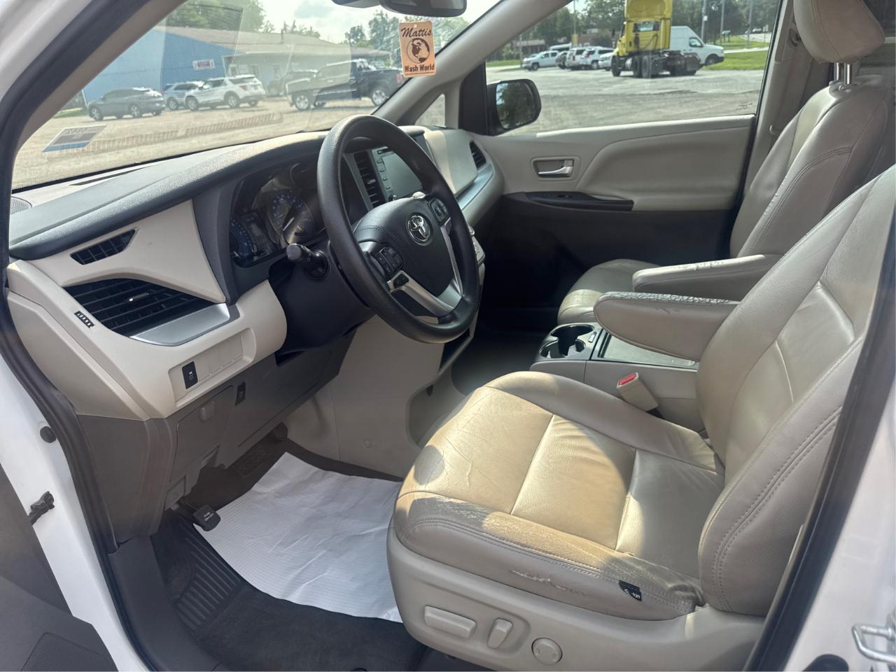 Toyota Sienna LE 8-Passenger 2020