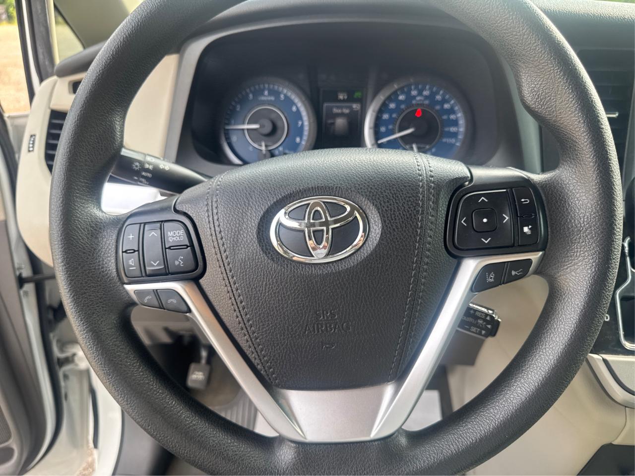 Toyota Sienna LE 8-Passenger 2020