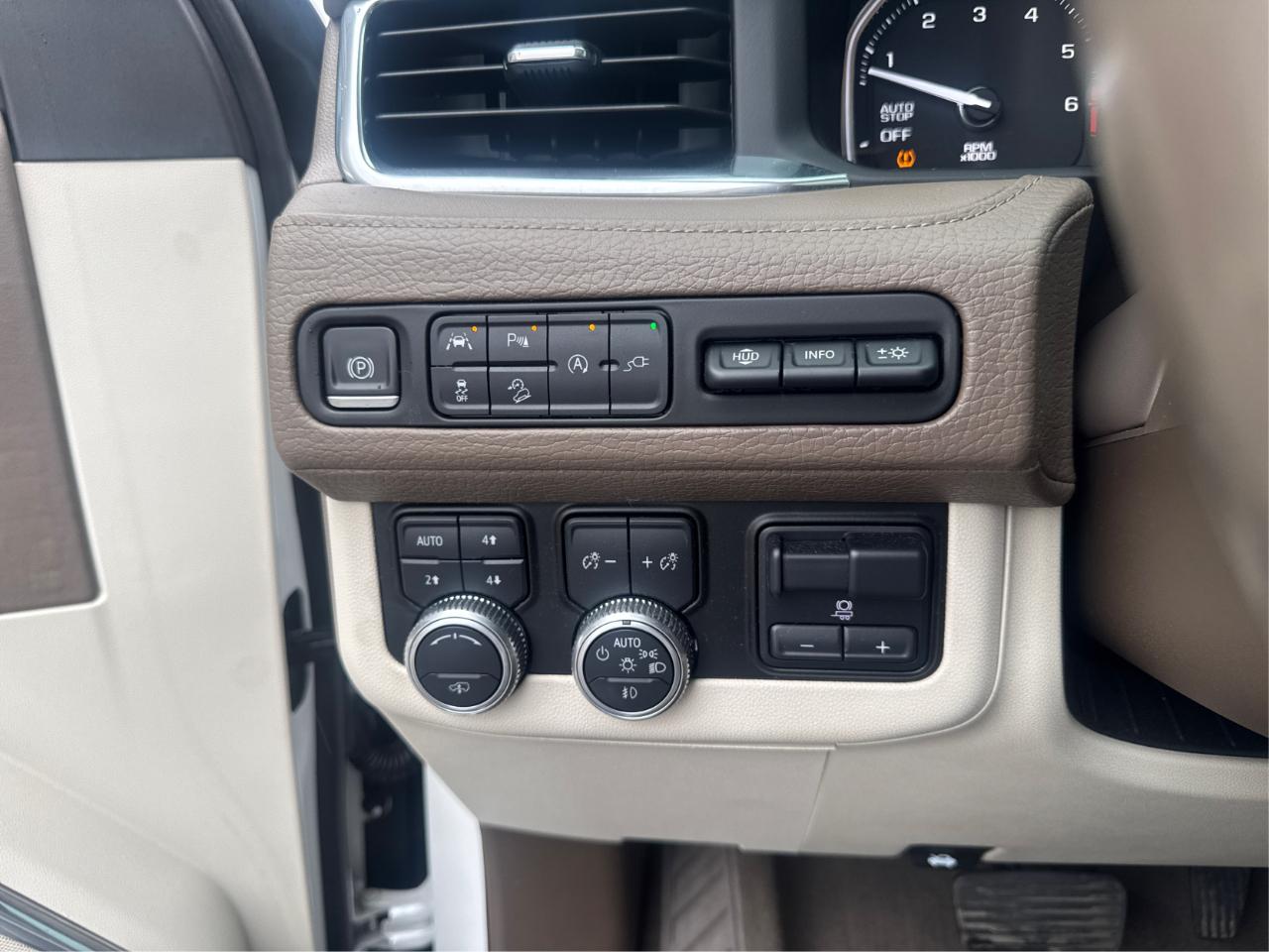 GMC Yukon XL Denali 4WD 2021
