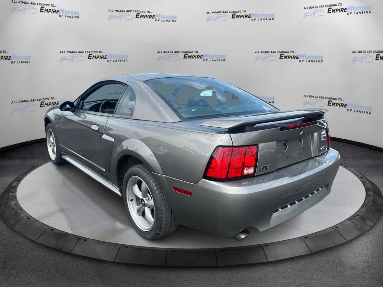 Ford Mustang GT Deluxe Coupe 2002