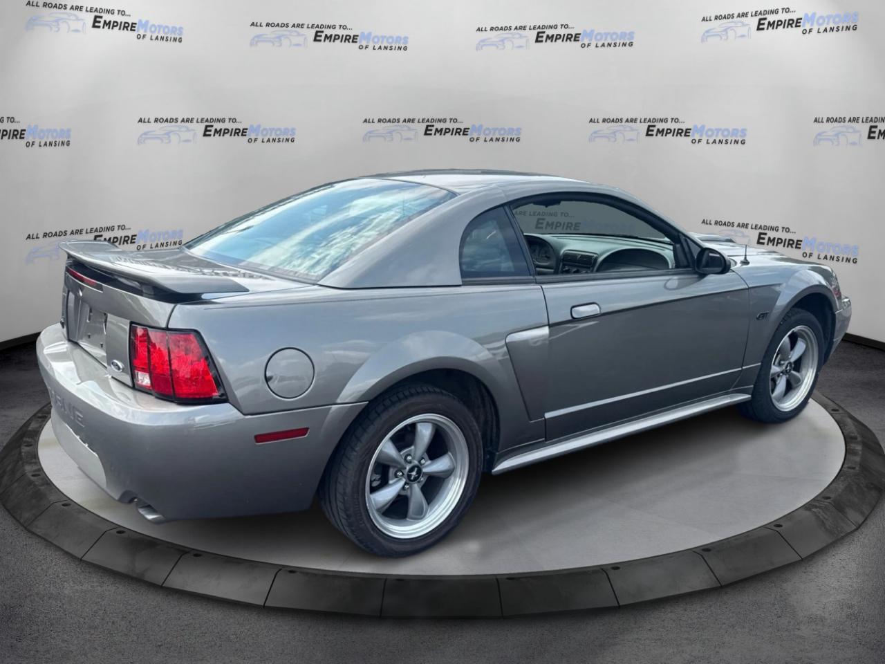 Ford Mustang GT Deluxe Coupe 2002