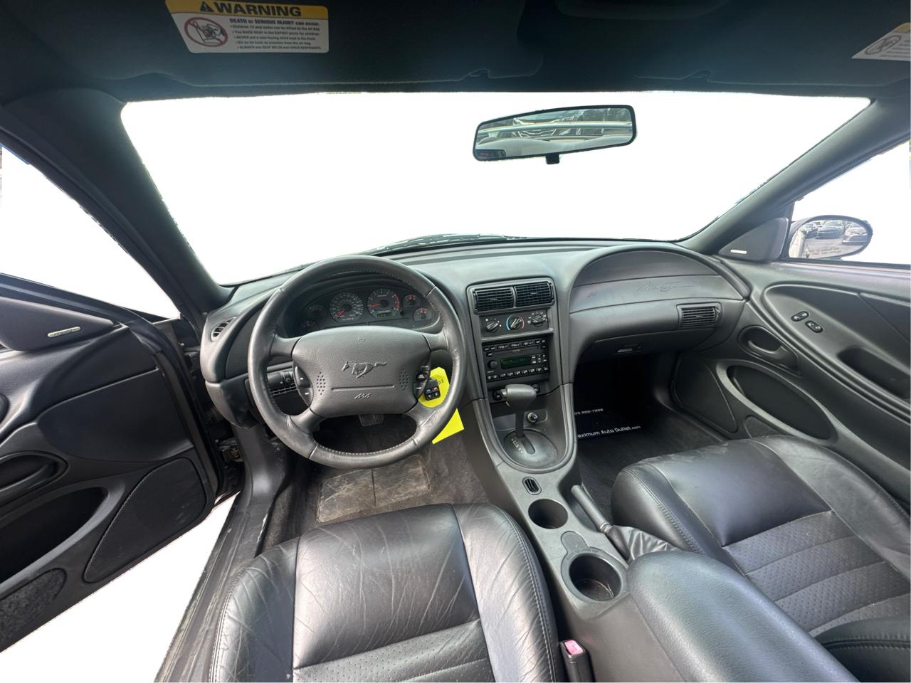 Ford Mustang GT Deluxe Coupe 2002