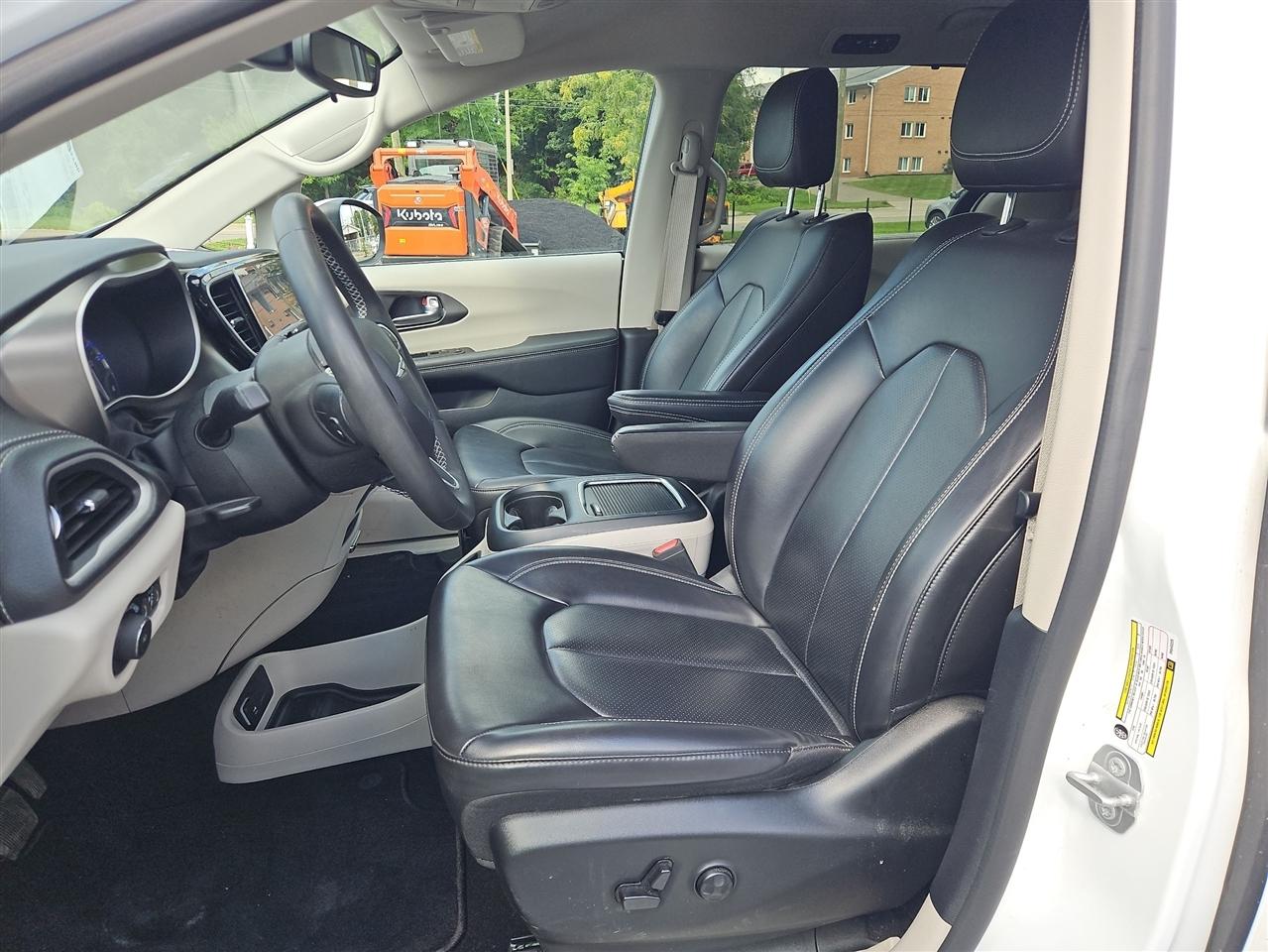 Chrysler Pacifica Touring L AWD 2023