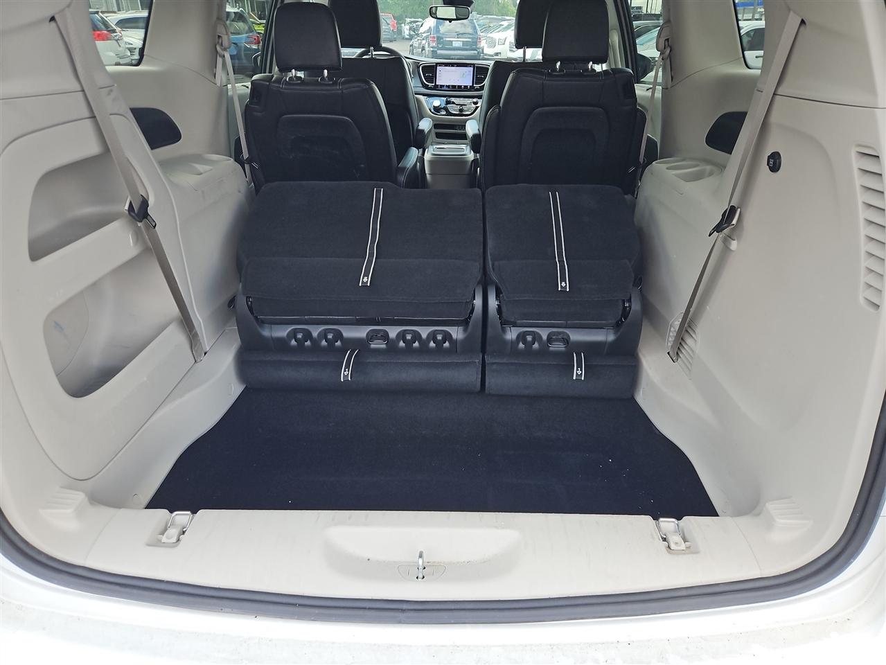 Chrysler Pacifica Touring L AWD 2023