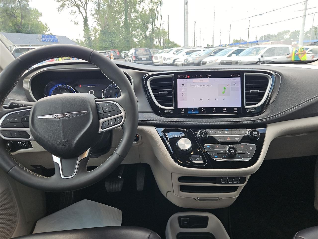 Chrysler Pacifica Touring L AWD 2023