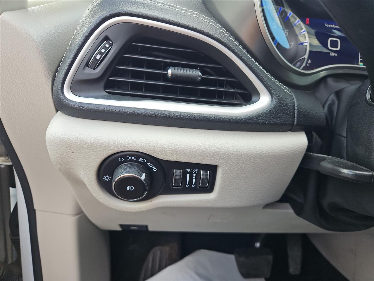 Chrysler Pacifica Touring L AWD 2023
