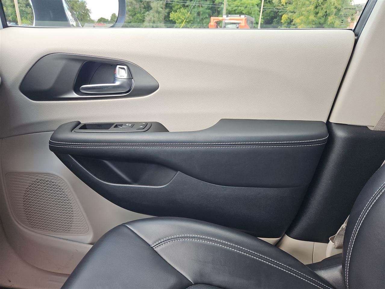 Chrysler Pacifica Touring L AWD 2023