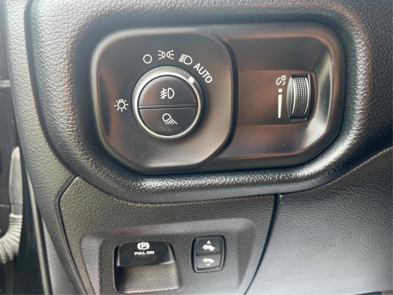 RAM 1500 Big Horn Crew Cab SWB 4WD 2021