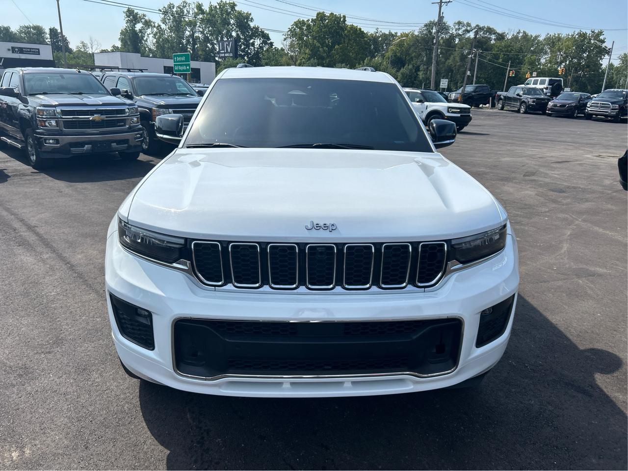 Jeep Grand Cherokee L Laredo 4WD 2023
