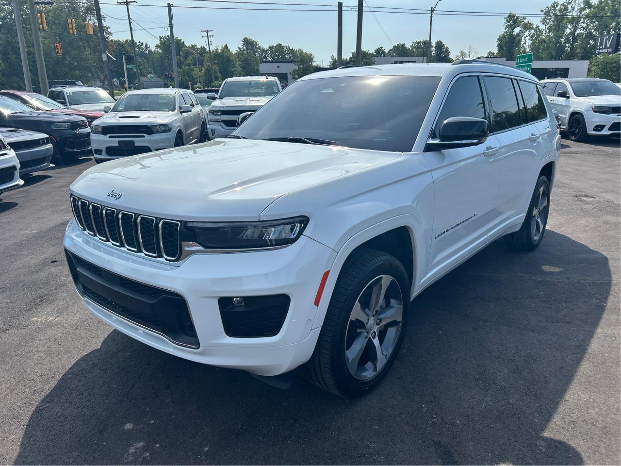 Jeep Grand Cherokee L Laredo 4WD 2023