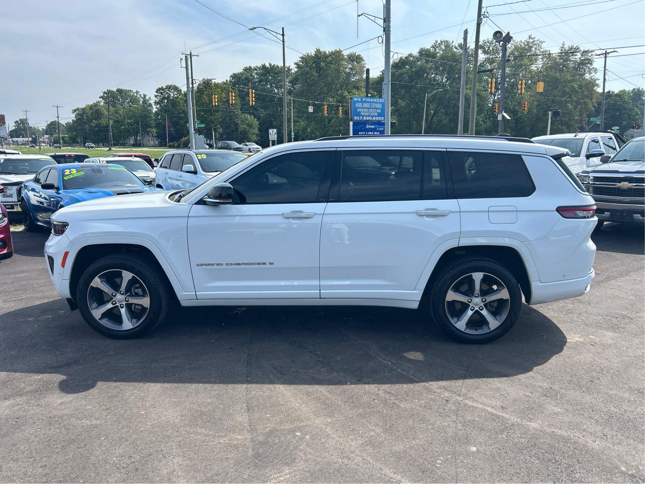 Jeep Grand Cherokee L Laredo 4WD 2023