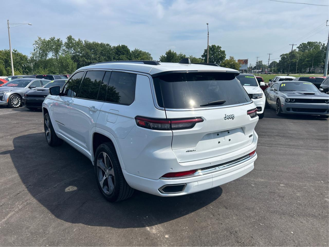 Jeep Grand Cherokee L Laredo 4WD 2023
