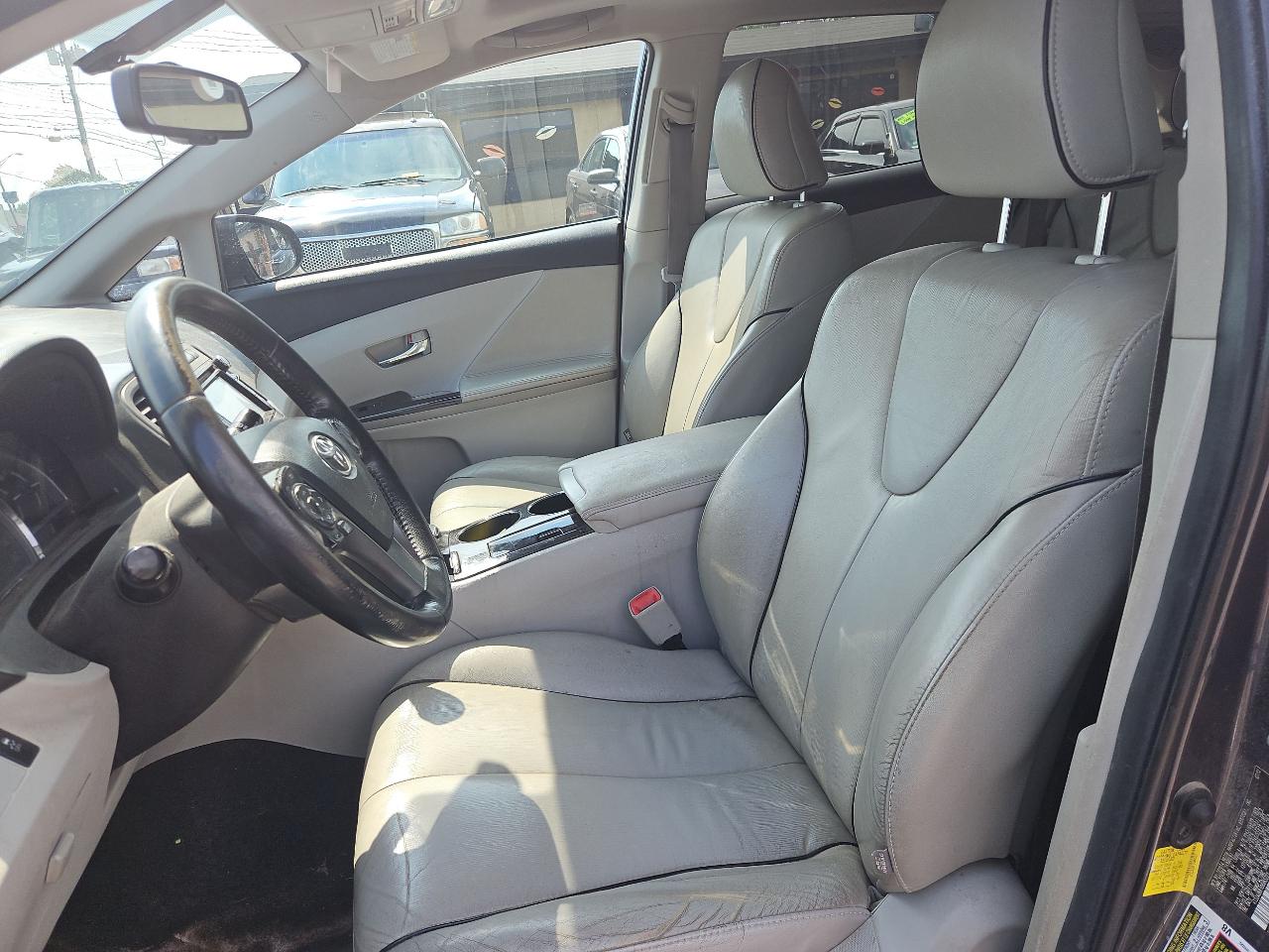 Toyota Venza LE I4 FWD 2013