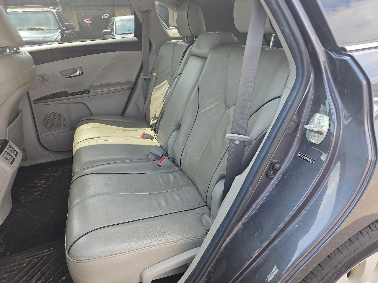 Toyota Venza LE I4 FWD 2013