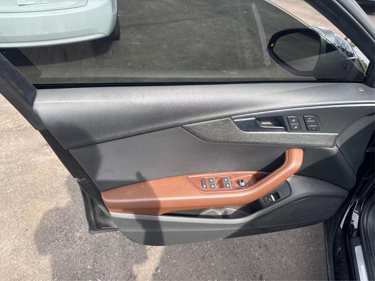 Audi A4 2.0T Premium quattro Sedan 2017