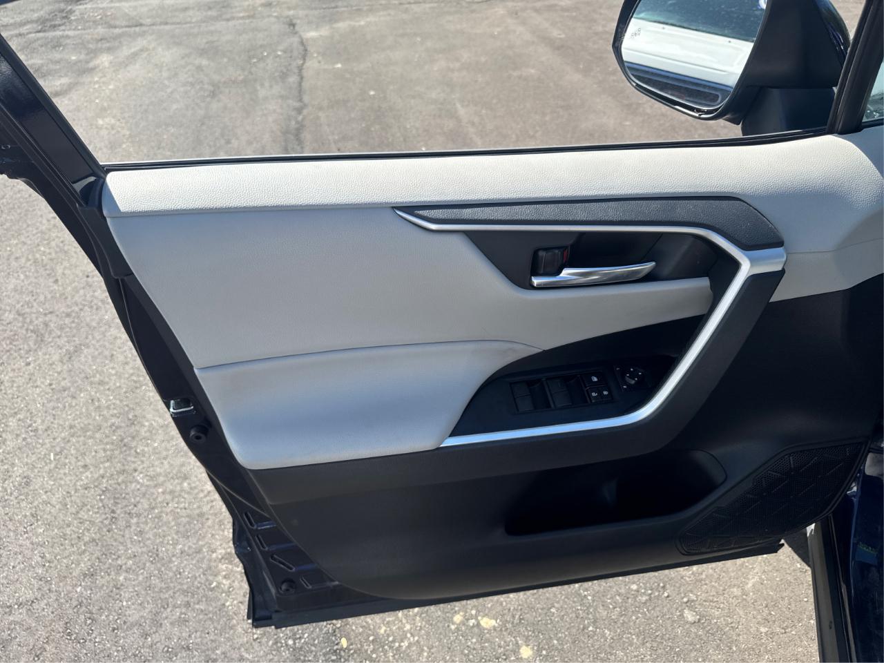 Toyota RAV4 Hybrid XLE 2021