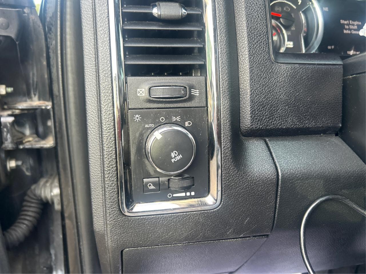 RAM 1500 Sport Crew Cab LWB 4WD 2014