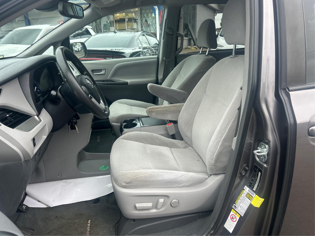 Toyota Sienna LE 8-Passenger 2019