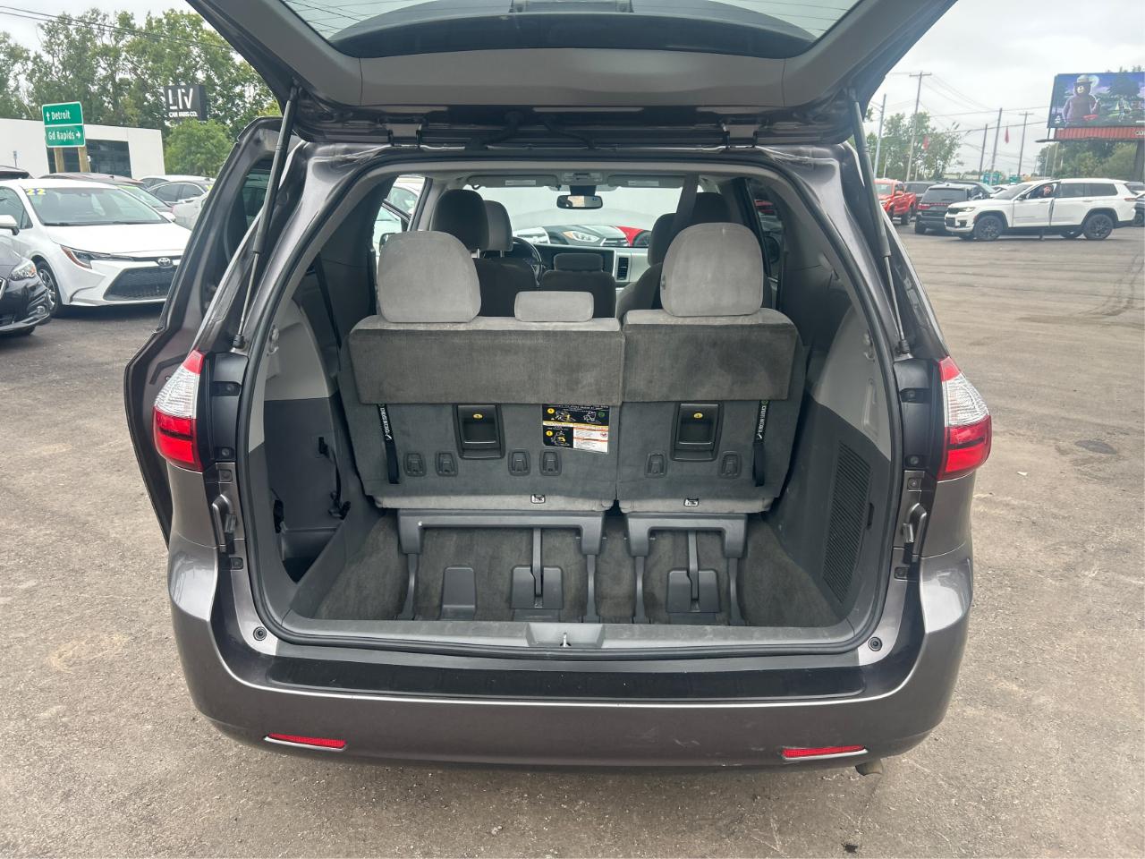 Toyota Sienna LE 8-Passenger 2019