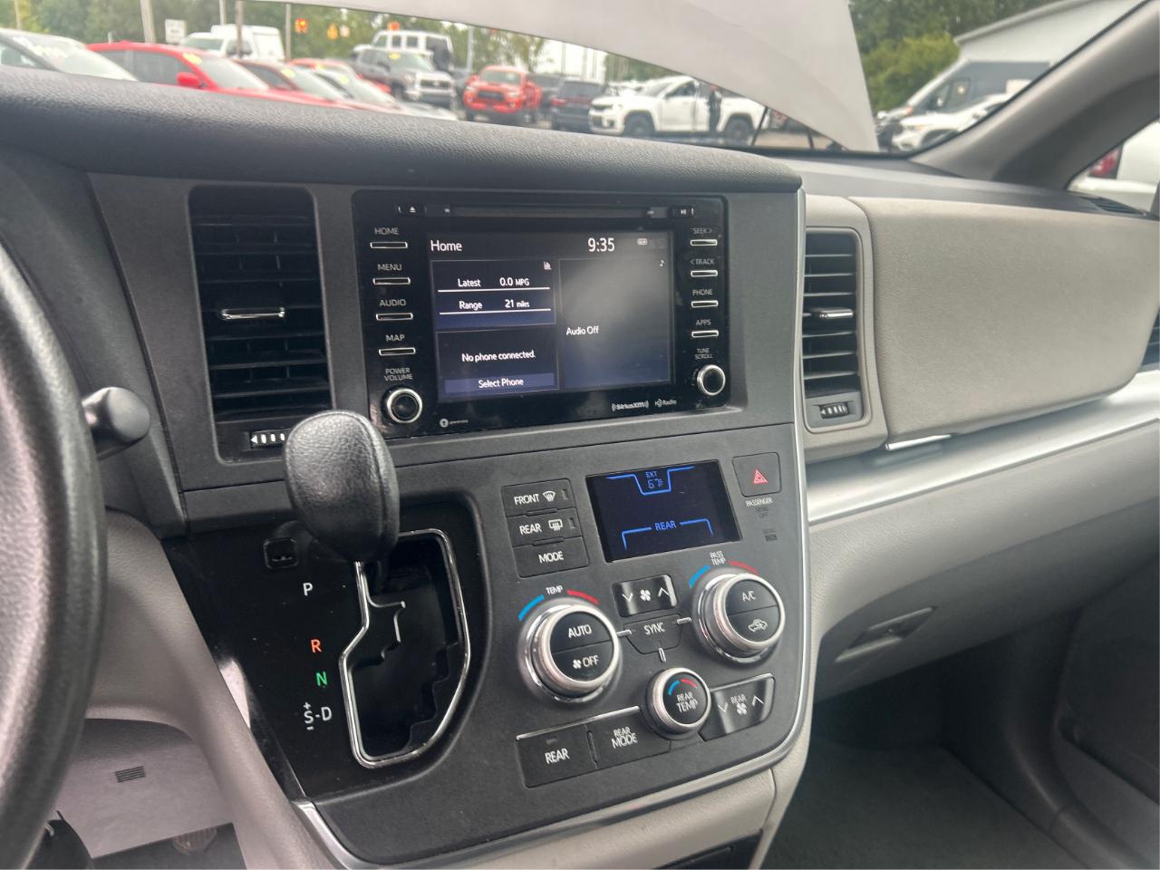 Toyota Sienna LE 8-Passenger 2019