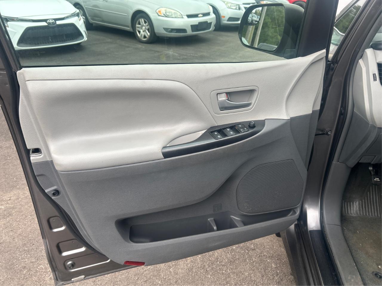 Toyota Sienna LE 8-Passenger 2019