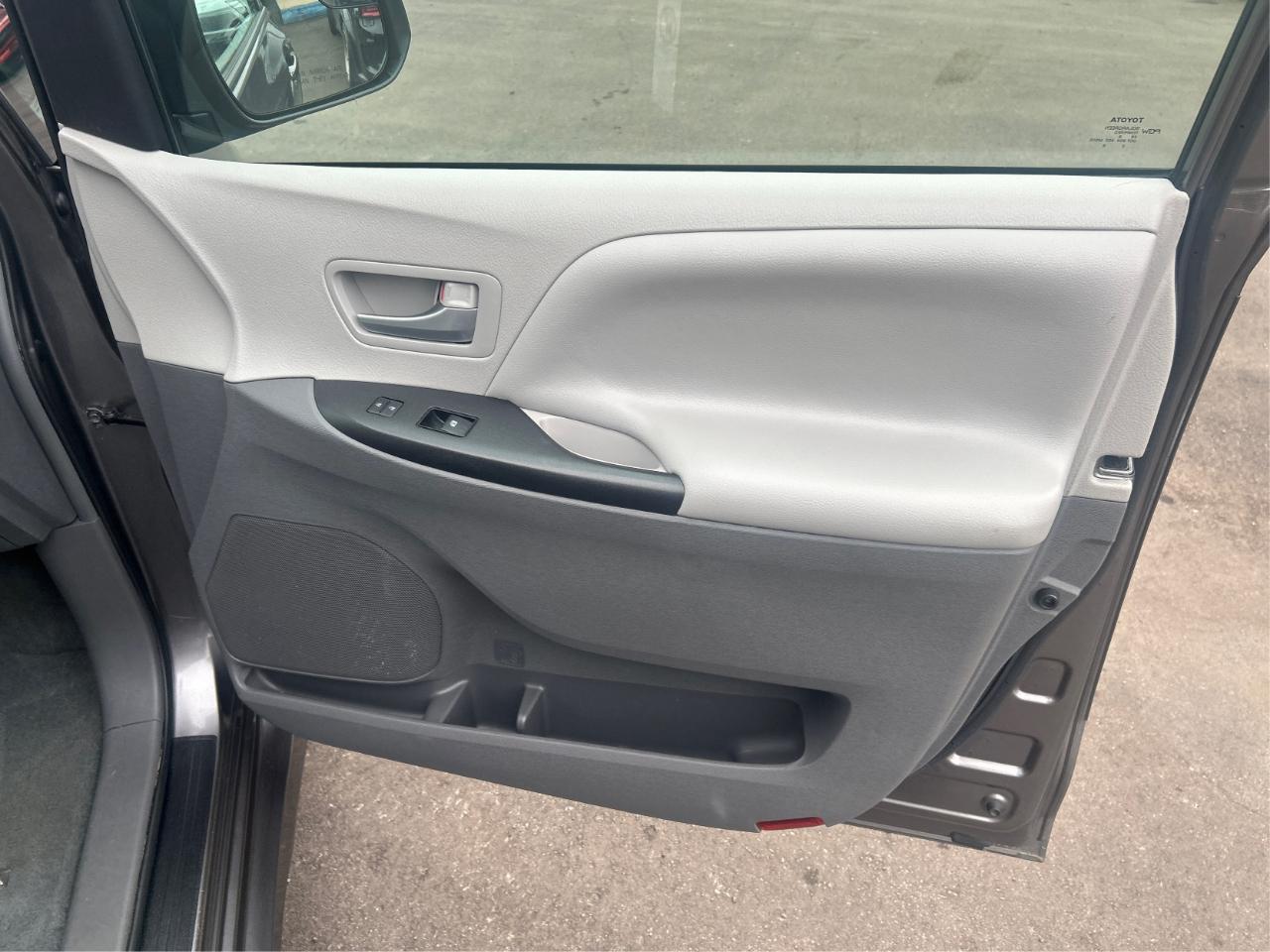 Toyota Sienna LE 8-Passenger 2019