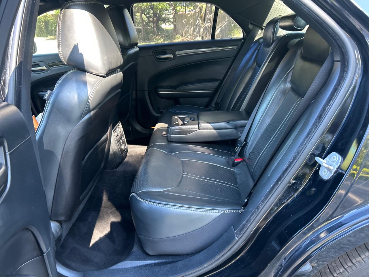Chrysler 300 C John Varvatos Luxury RWD 2014