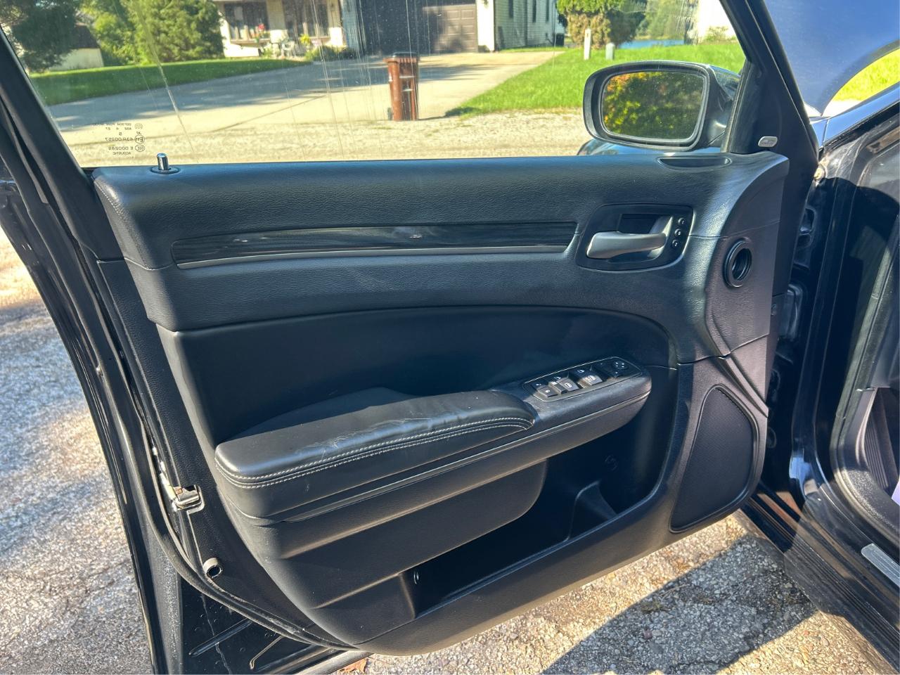 Chrysler 300 C John Varvatos Luxury RWD 2014