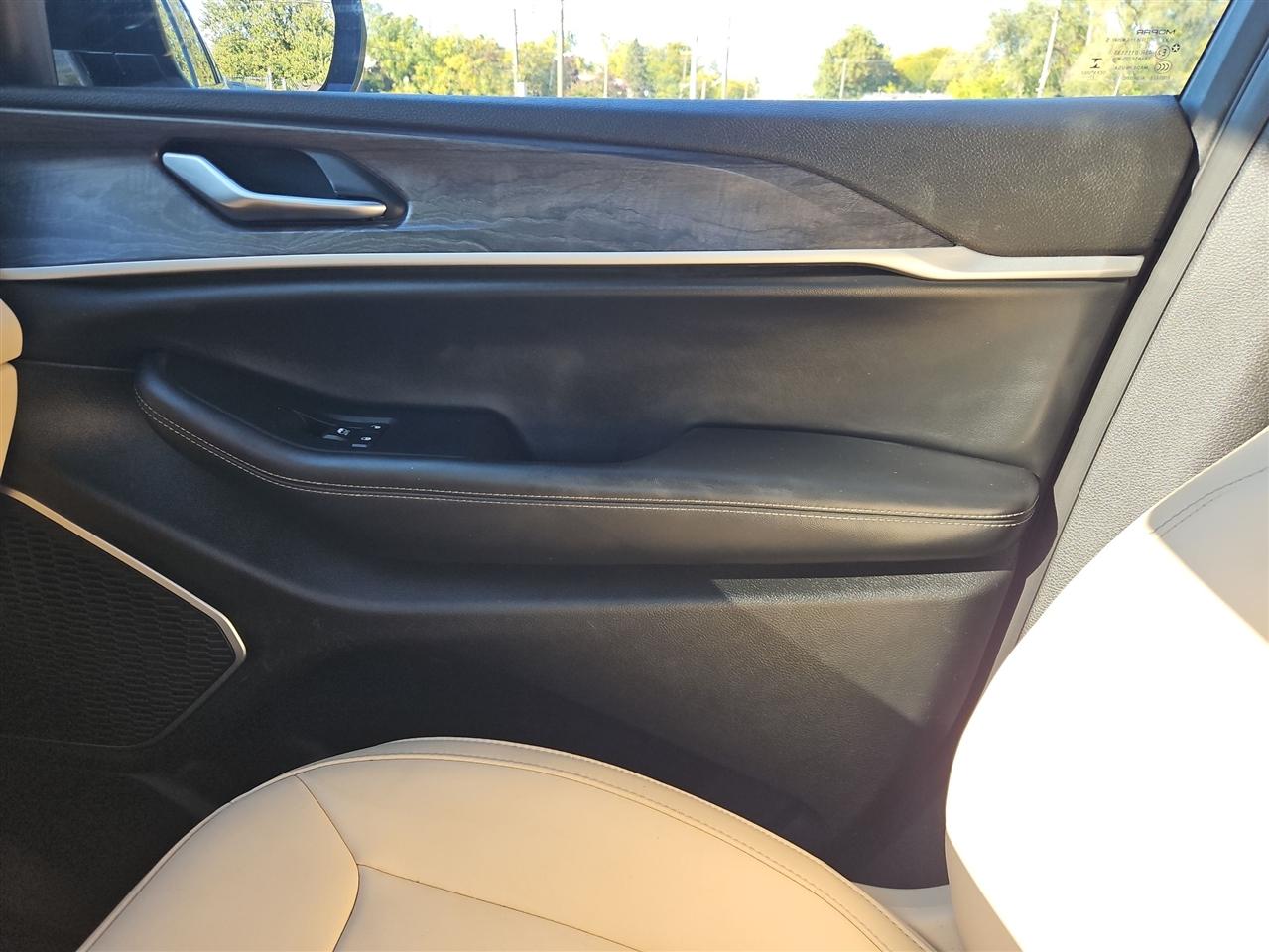 Jeep Grand Cherokee L Limited 4WD 2025