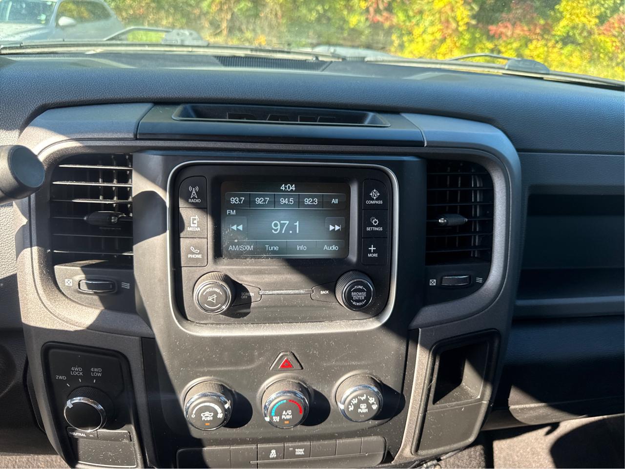 RAM 1500 Tradesman Quad Cab 4WD 2017