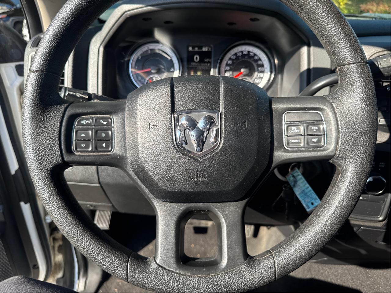 RAM 1500 Tradesman Quad Cab 4WD 2017