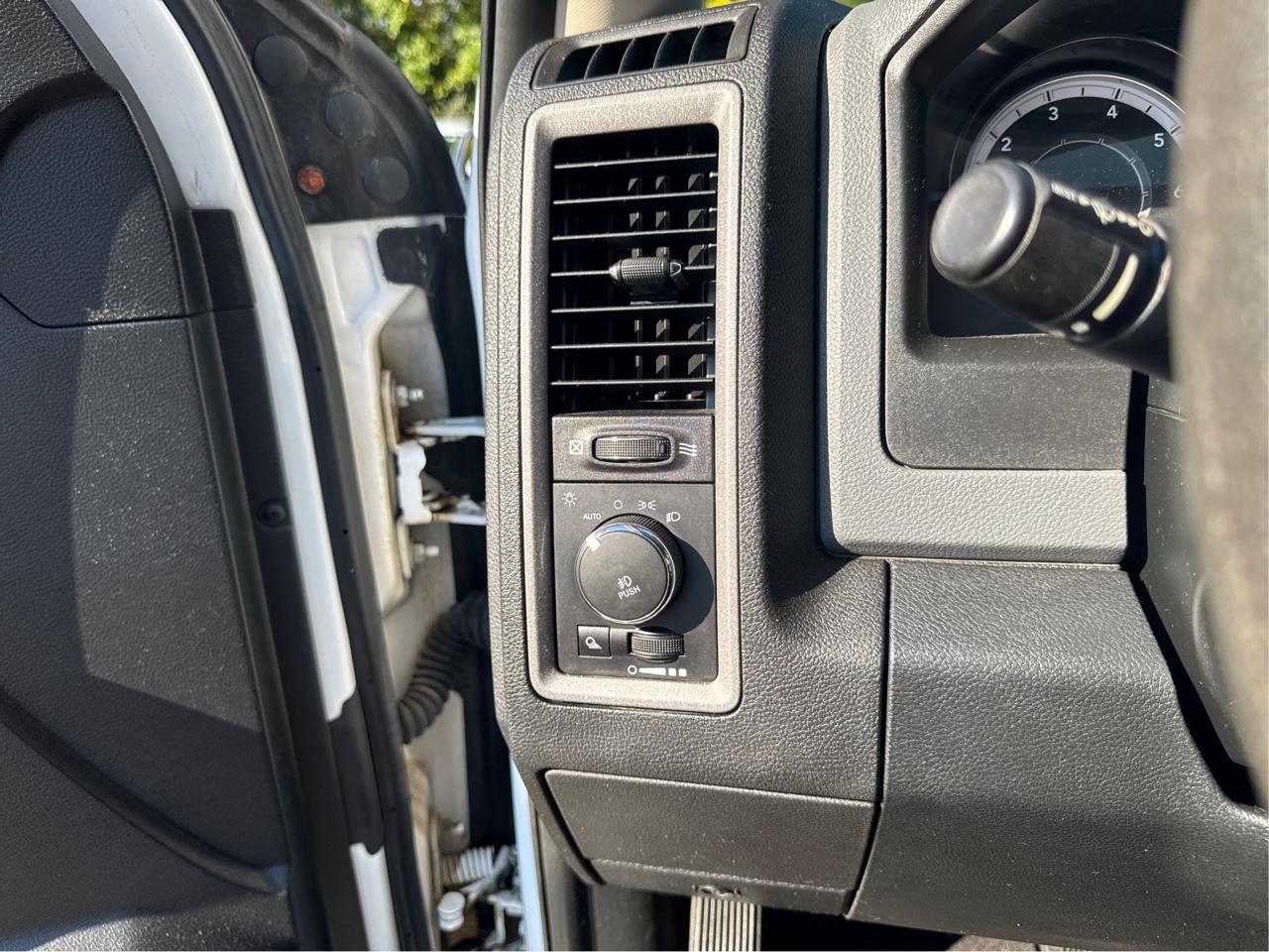 RAM 1500 Tradesman Quad Cab 4WD 2017