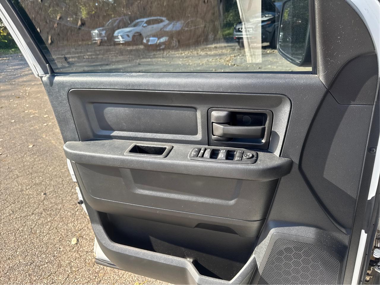 RAM 1500 Tradesman Quad Cab 4WD 2017