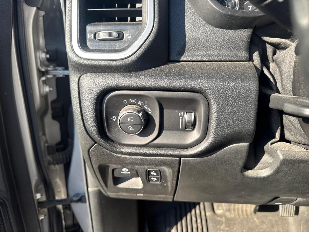 RAM 1500 Big Horn Crew Cab SWB 4WD 2020