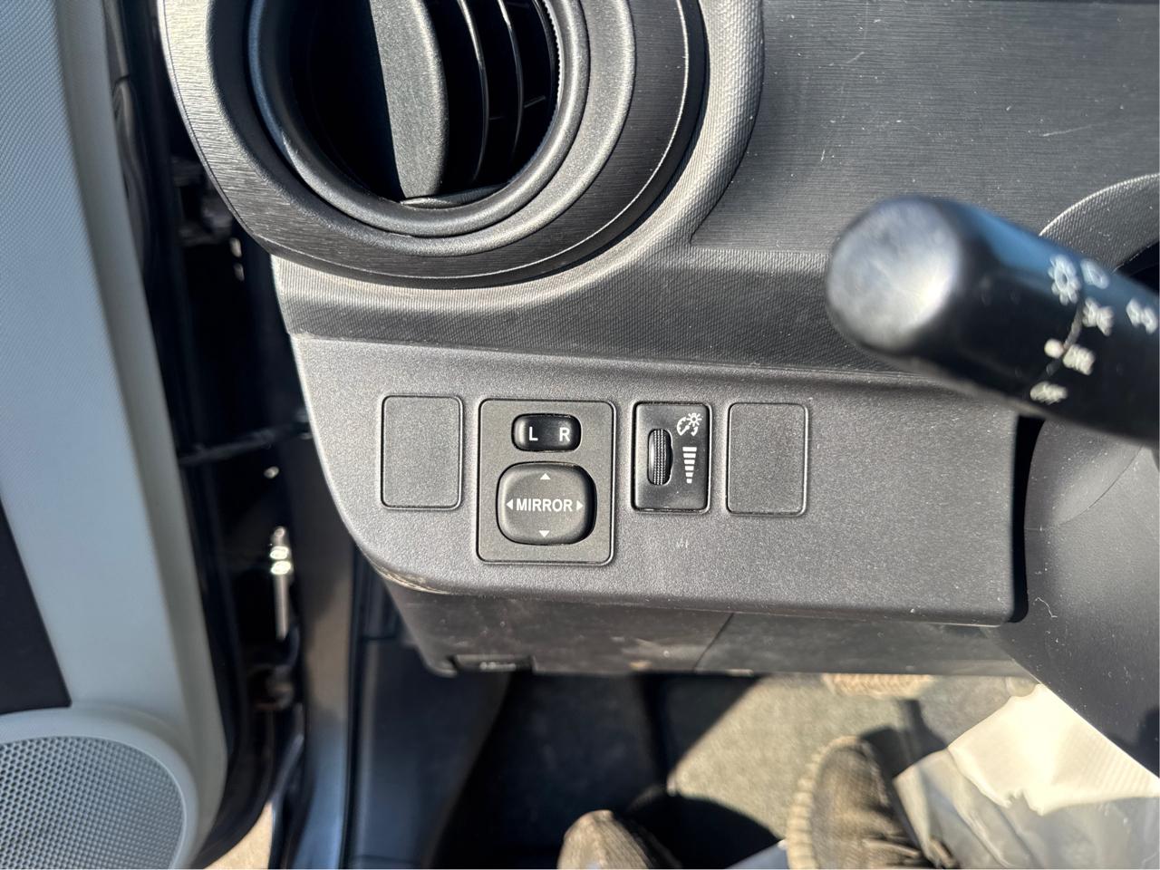 Toyota Prius c One 2012
