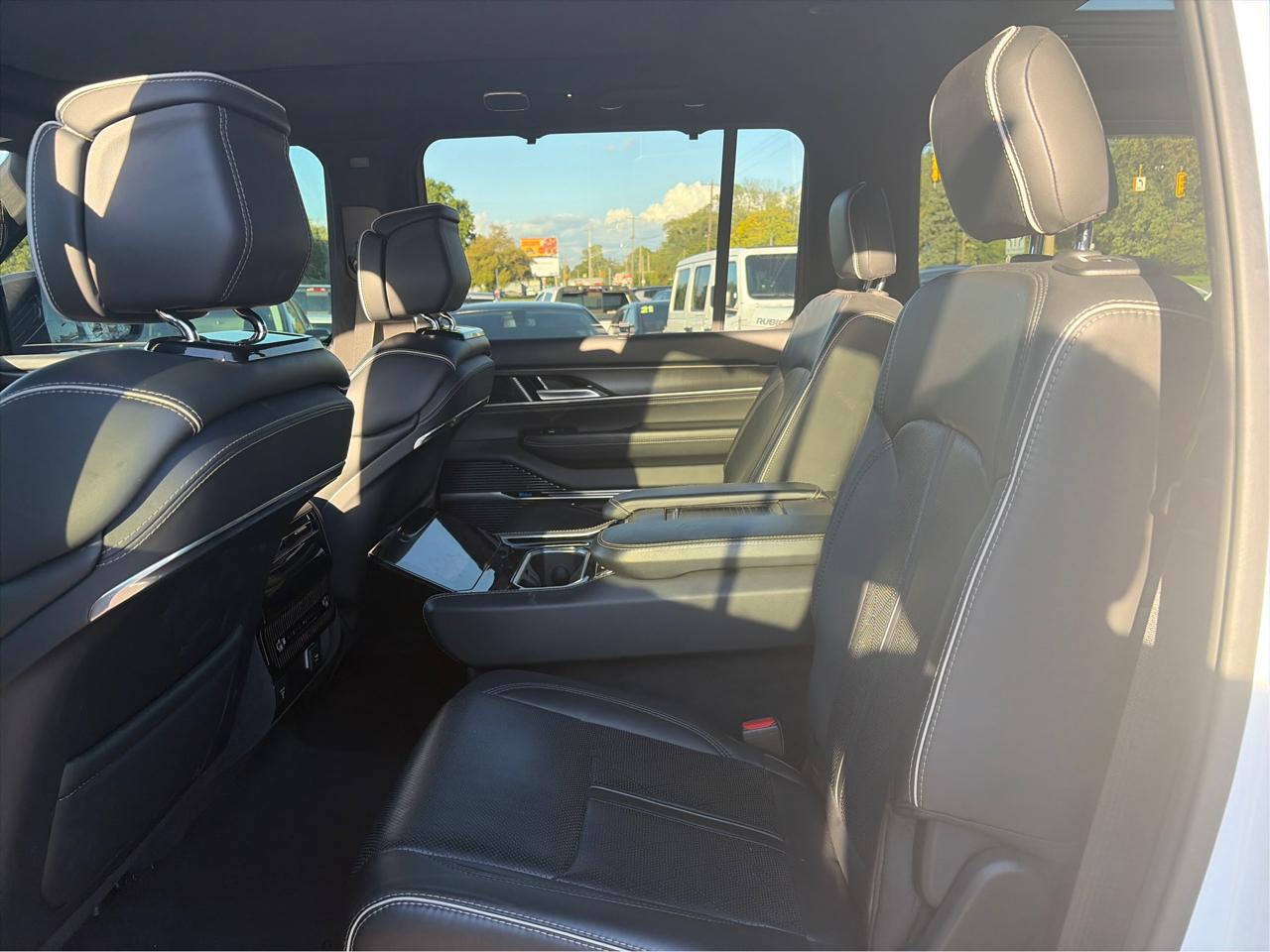 Jeep Grand Wagoneer Series II 4WD 2024