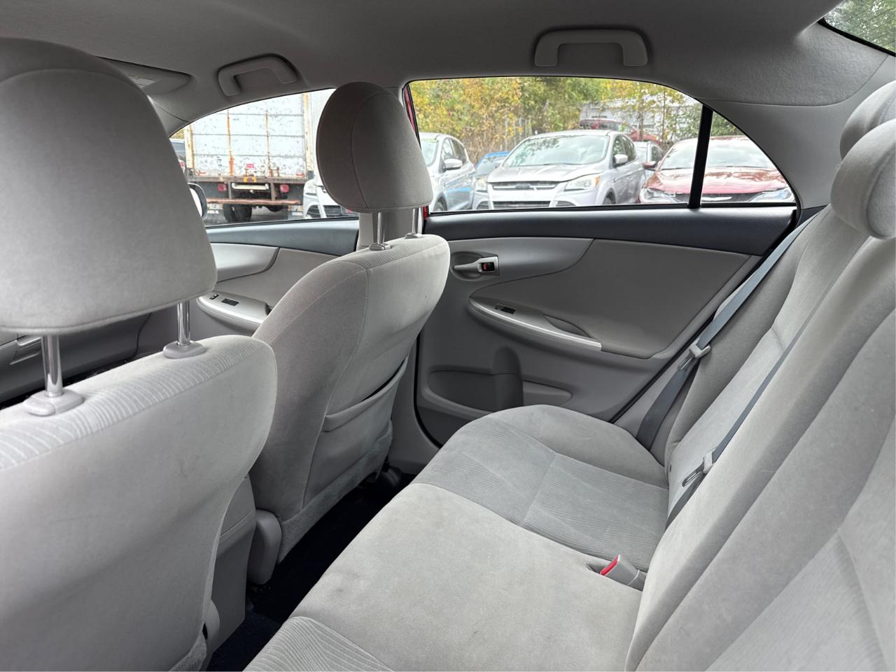 Toyota Corolla S 5-Speed MT 2012