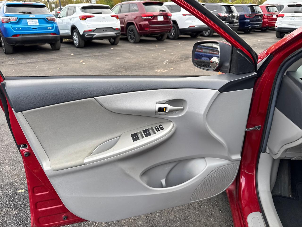 Toyota Corolla S 5-Speed MT 2012