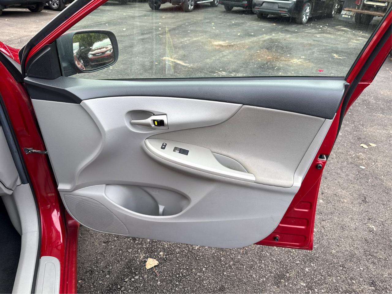 Toyota Corolla S 5-Speed MT 2012