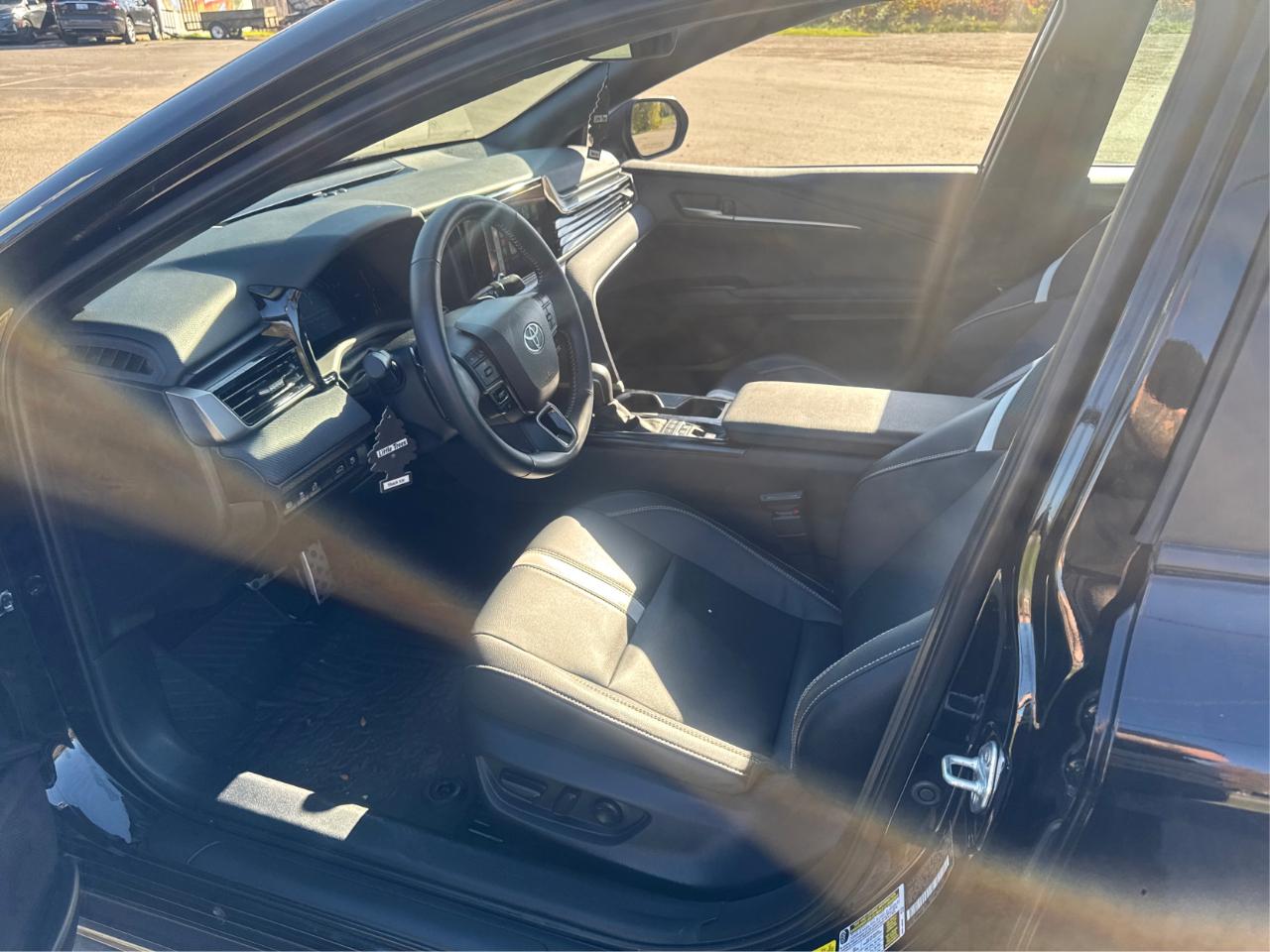 Toyota Camry Hybrid XLE 2025