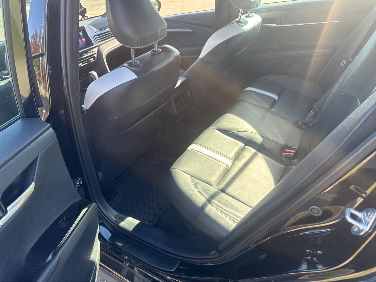 Toyota Camry Hybrid XLE 2025