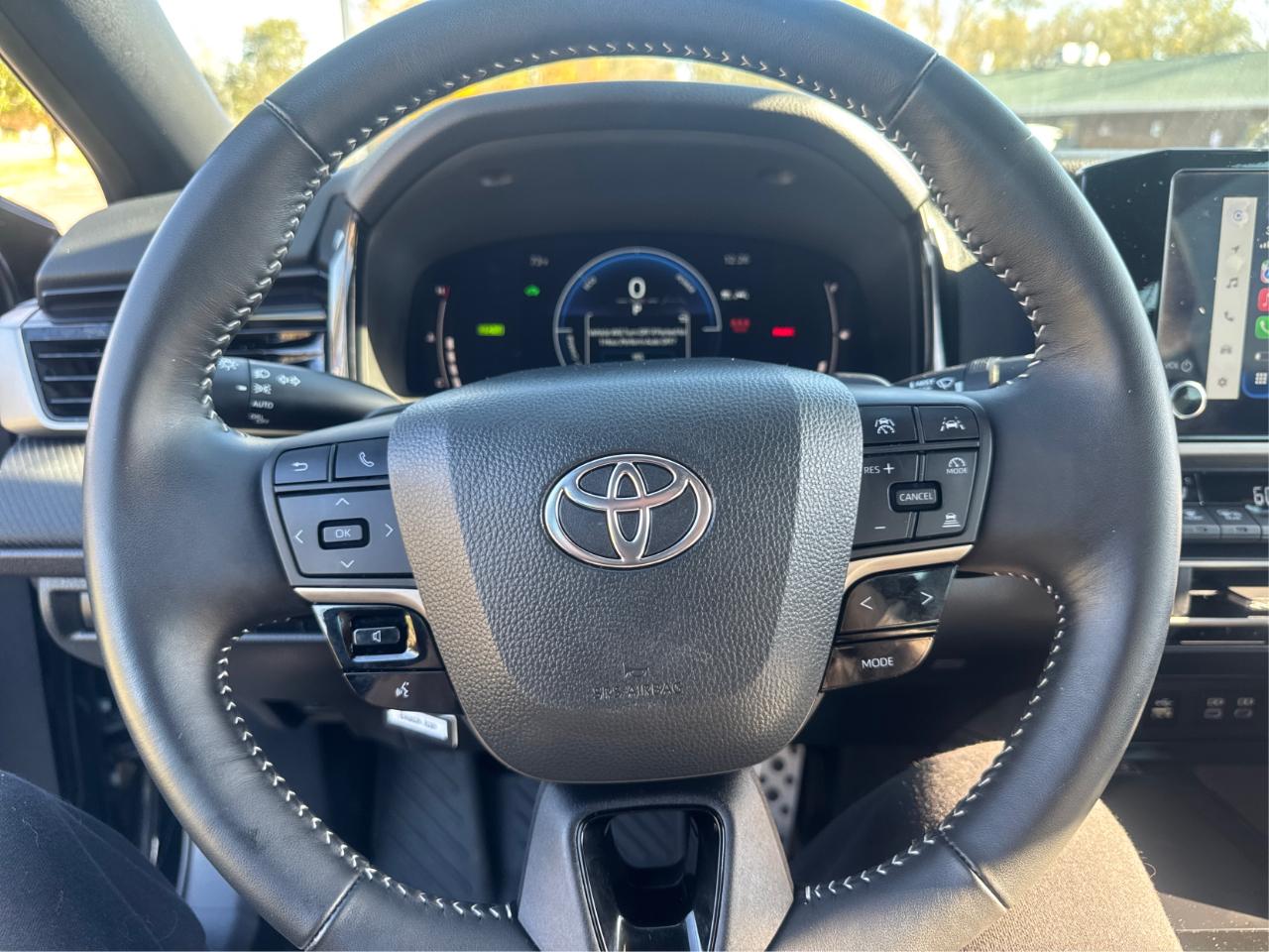 Toyota Camry Hybrid XLE 2025