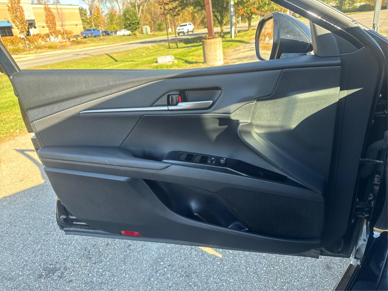 Toyota Camry Hybrid XLE 2025