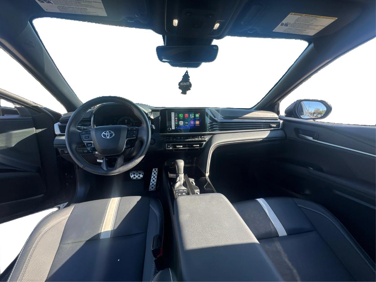 Toyota Camry Hybrid XLE 2025