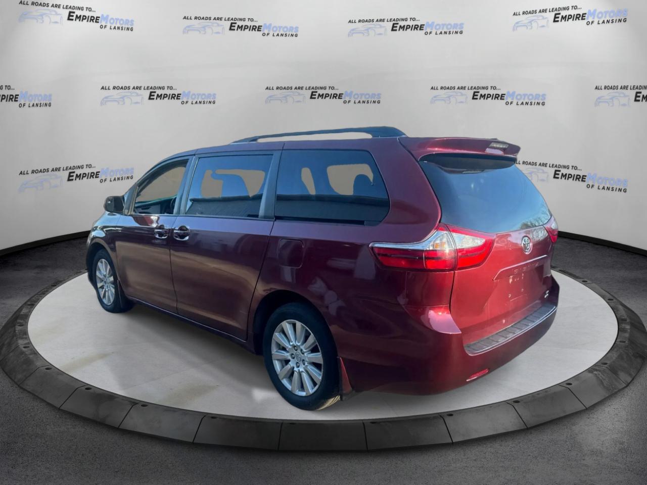 Toyota Sienna LE 7-Passenger AWD 2017