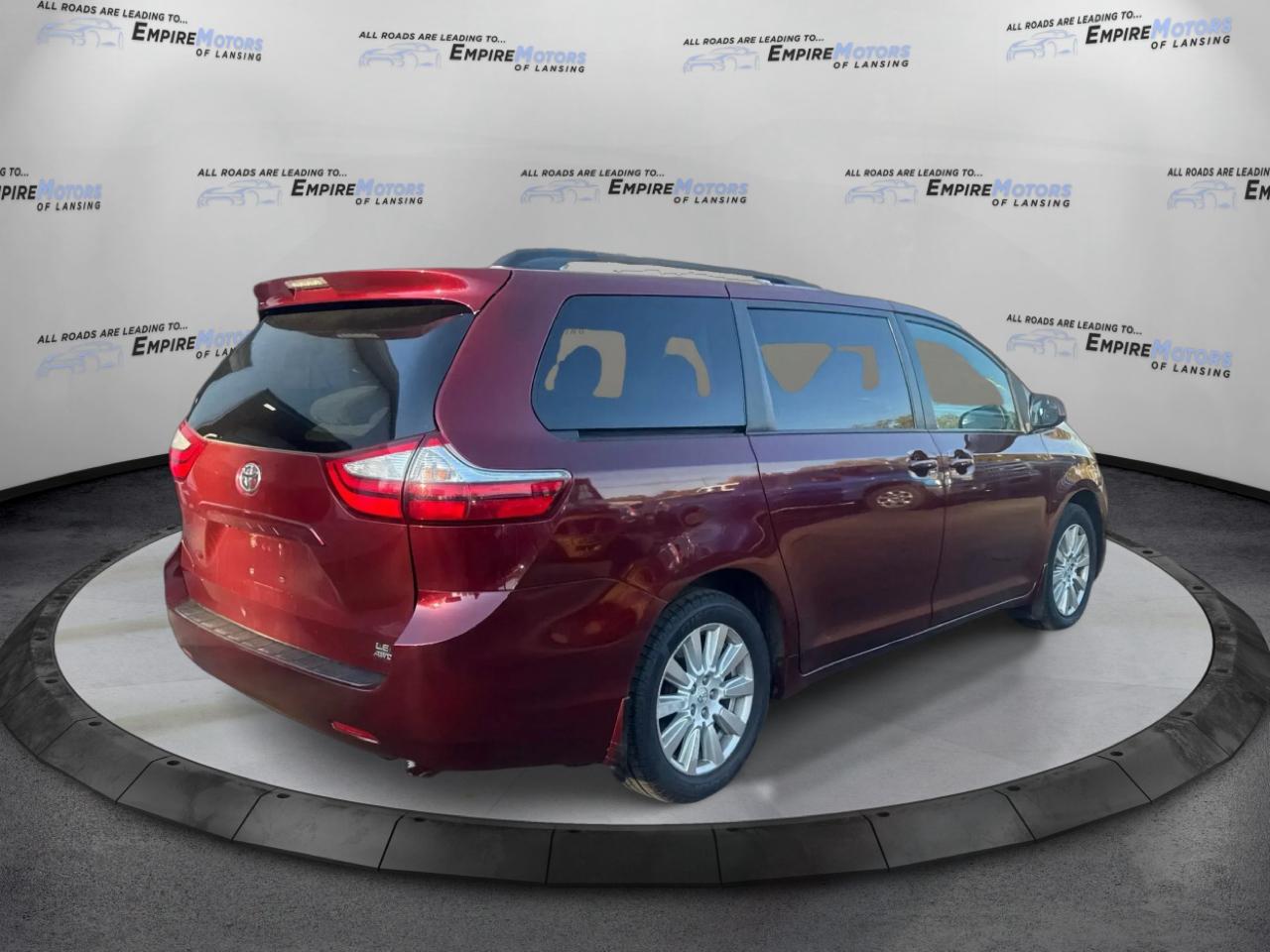 Toyota Sienna LE 7-Passenger AWD 2017