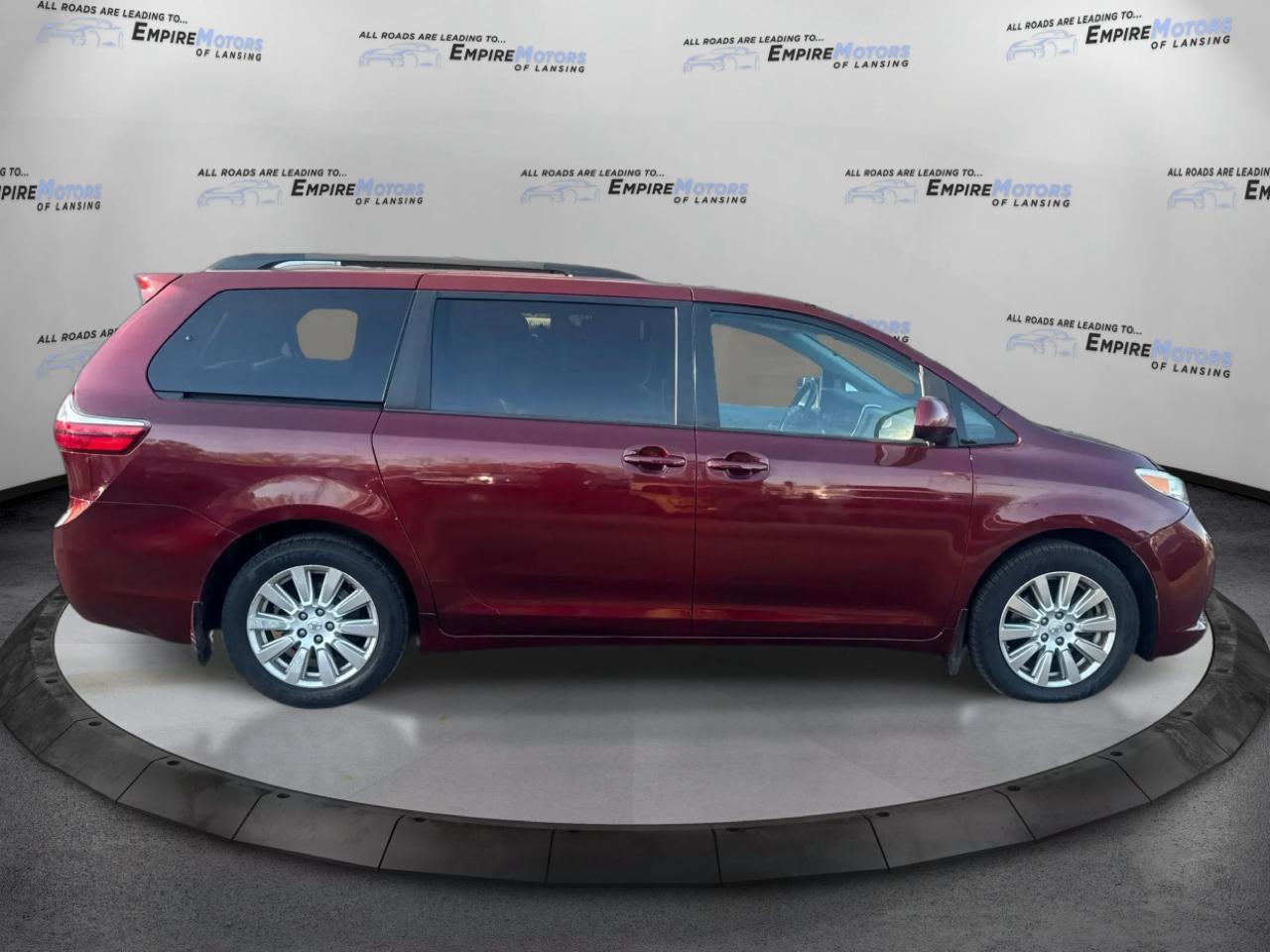 Toyota Sienna LE 7-Passenger AWD 2017