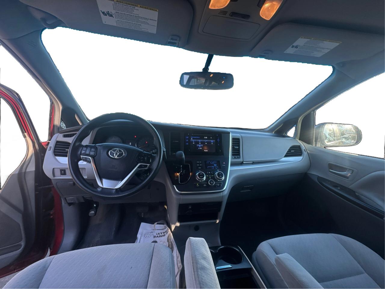 Toyota Sienna LE 7-Passenger AWD 2017