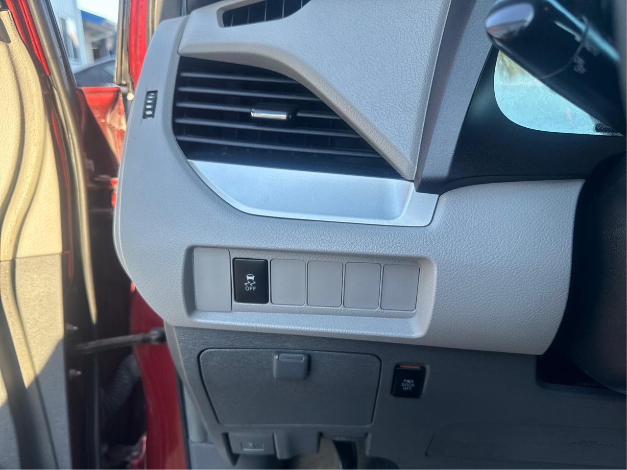 Toyota Sienna LE 7-Passenger AWD 2017