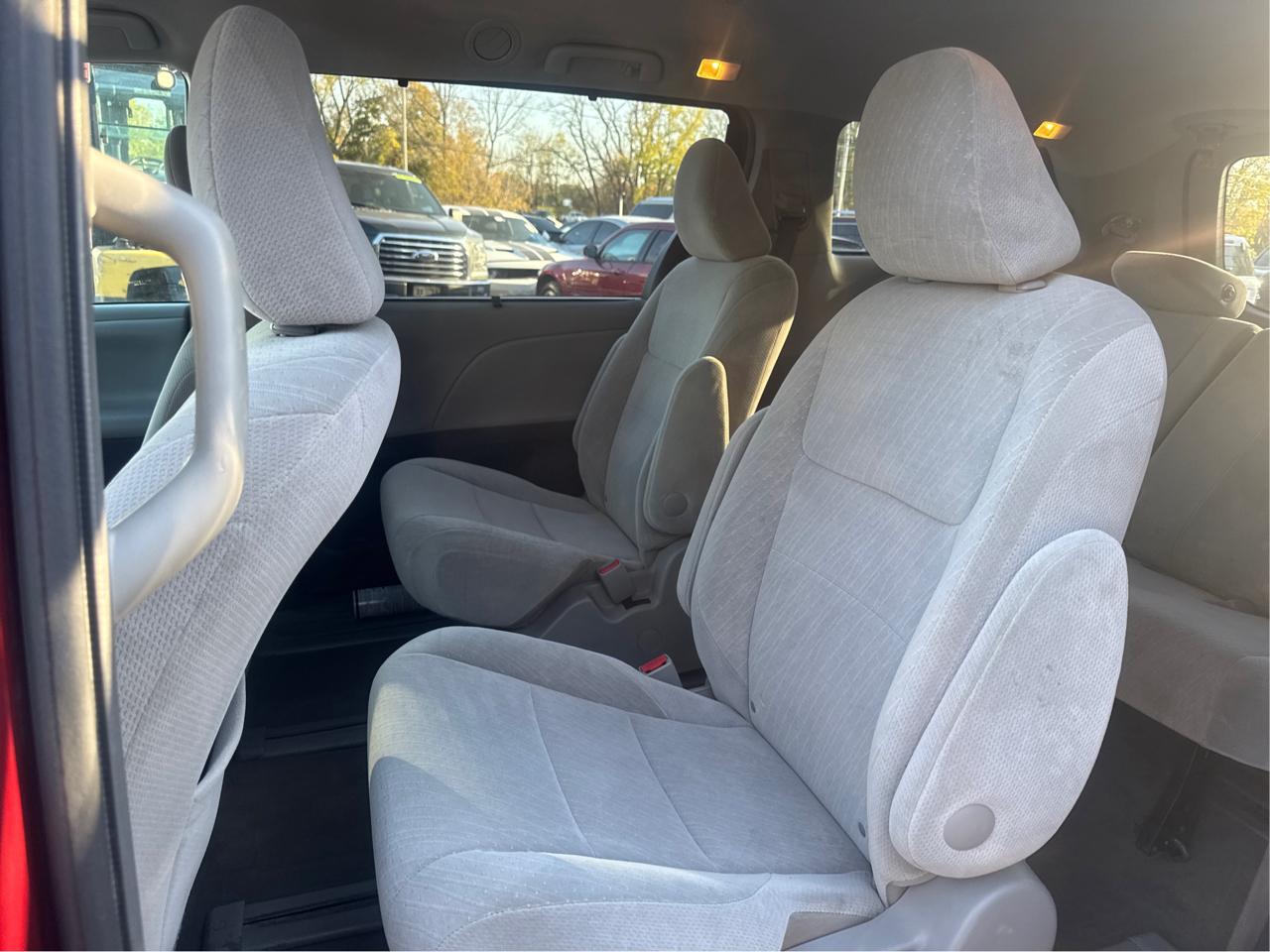 Toyota Sienna LE 7-Passenger AWD 2017